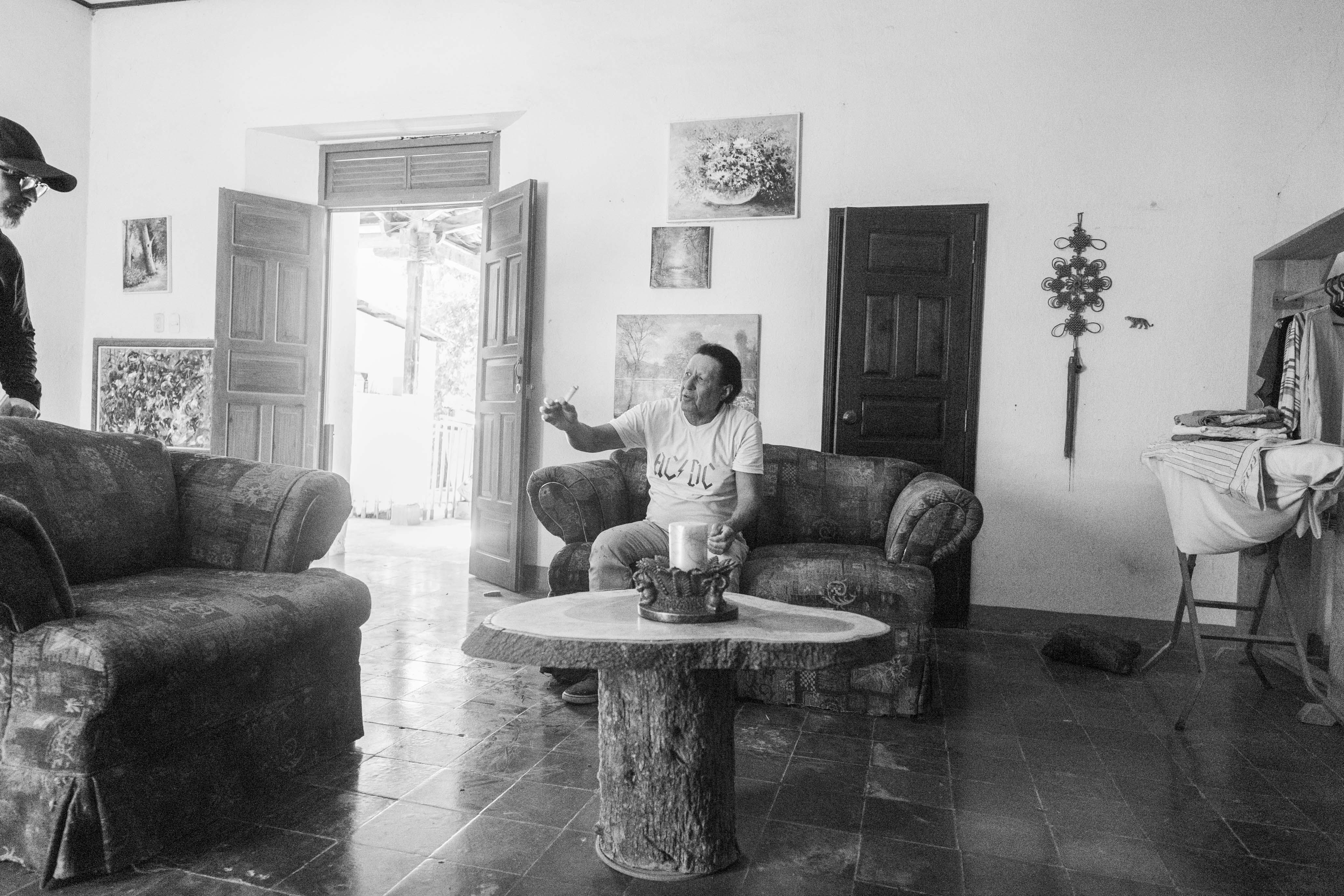 Mario Erazo: el pintor de Ocotepeque que retrata el Trifinio